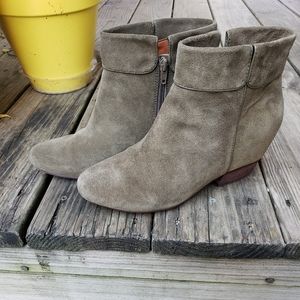 Women's size 8 Olive Green Suede Boots